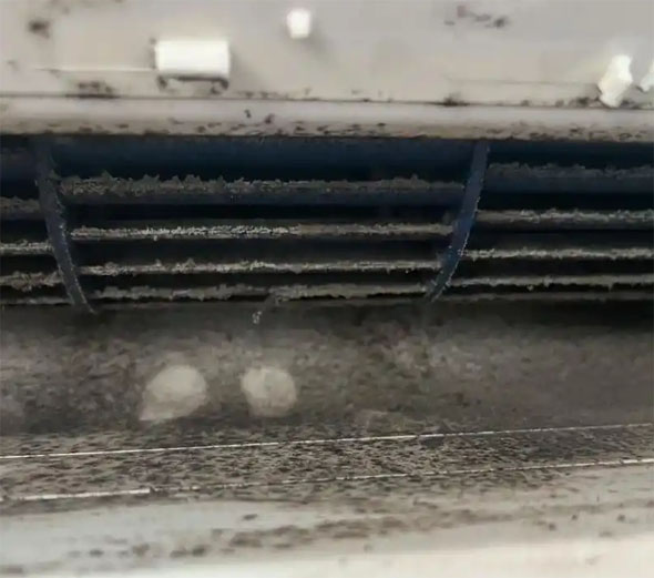 鹿寨空调吹的风有股烧焦味是怎么回事